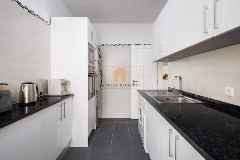 Para venda – Apartamento T2 com amplo terraço a 100m da Praia de Carvoeiro