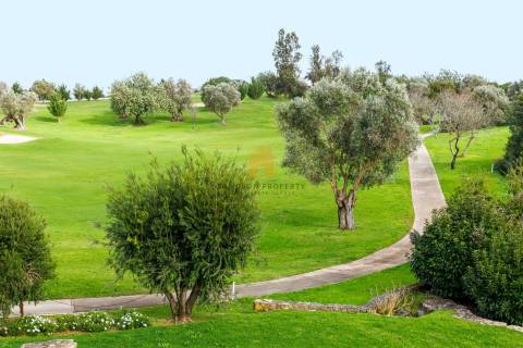 Para venda, apartamento de 2 quartos no 1.º andar em Vale da Pinta, Carvoeiro, Algarve