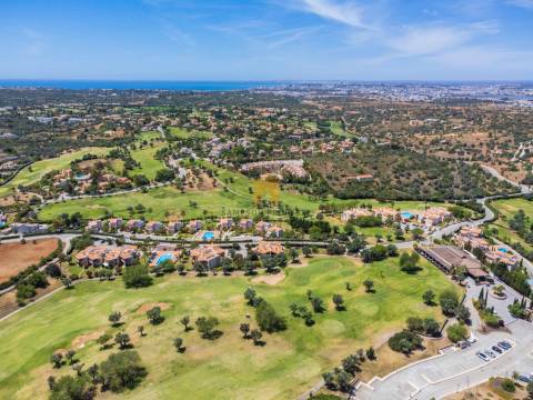 Para venda, apartamento de 2 quartos no 1.º andar em Vale da Pinta, Carvoeiro, Algarve