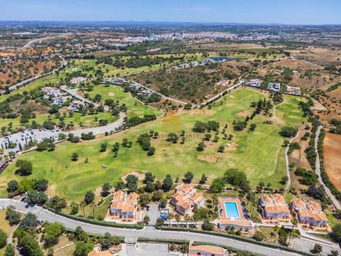 Para venda, apartamento de 2 quartos no 1.º andar em Vale da Pinta, Carvoeiro, Algarve