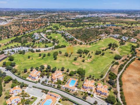 Para venda, apartamento de 2 quartos no 1.º andar em Vale da Pinta, Carvoeiro, Algarve