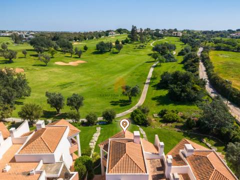 Para venda, apartamento de 2 quartos no 1.º andar em Vale da Pinta, Carvoeiro, Algarve