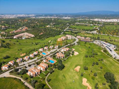 Para venda, apartamento de 2 quartos no 1.º andar em Vale da Pinta, Carvoeiro, Algarve