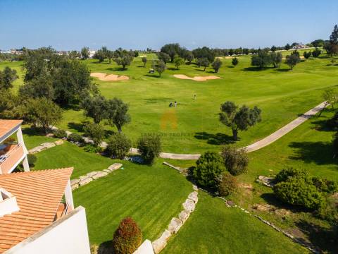 Para venda, apartamento de 2 quartos no 1.º andar em Vale da Pinta, Carvoeiro, Algarve