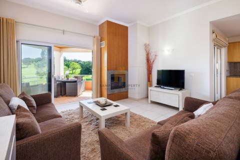 Para venda, apartamento de 2 quartos no 1.º andar em Vale da Pinta, Carvoeiro, Algarve