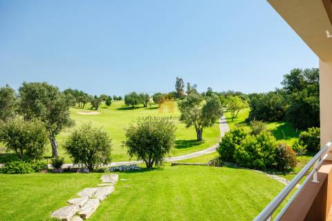 Para venda, apartamento de 2 quartos no 1.º andar em Vale da Pinta, Carvoeiro, Algarve
