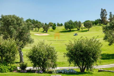 Para venda, apartamento de 2 quartos no 1.º andar em Vale da Pinta, Carvoeiro, Algarve