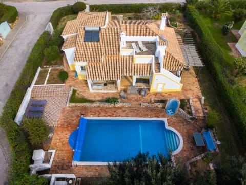 Para venda em Carvoeiro, moradia térrea com 3 quartos e piscina aquecida