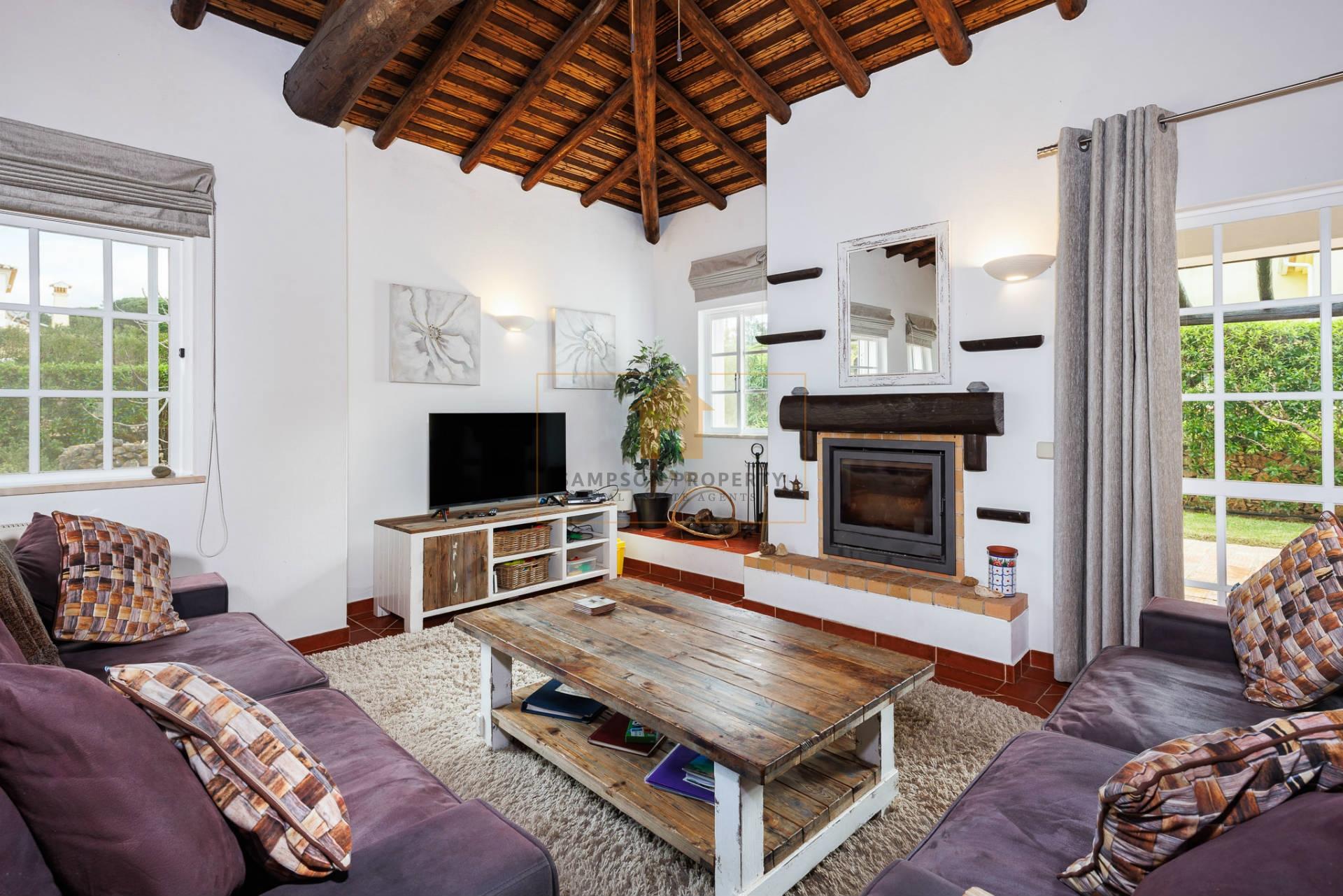 Para venda em Carvoeiro, moradia térrea com 3 quartos e piscina aquecida