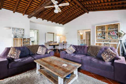 Para venda em Carvoeiro, moradia térrea com 3 quartos e piscina aquecida