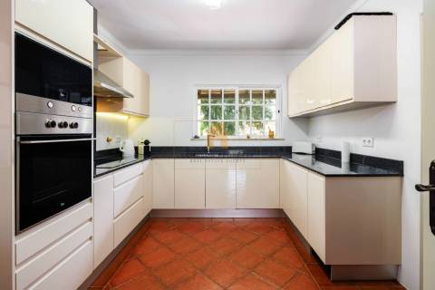 Para venda em Carvoeiro, moradia térrea com 3 quartos e piscina aquecida