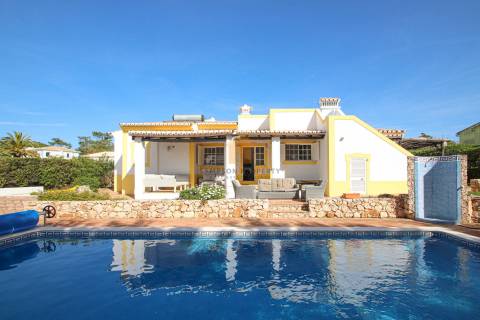 Para venda em Carvoeiro, moradia térrea com 3 quartos e piscina aquecida