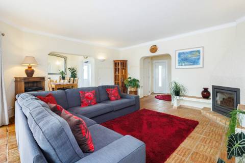 Moradia renovada com 3 quartos e piscina aquecida para venda, perto de Carvoeiro e Ferragudo