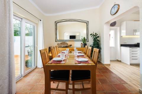 Moradia renovada com 3 quartos e piscina aquecida para venda, perto de Carvoeiro e Ferragudo