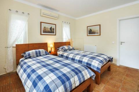 Moradia renovada com 3 quartos e piscina aquecida para venda, perto de Carvoeiro e Ferragudo