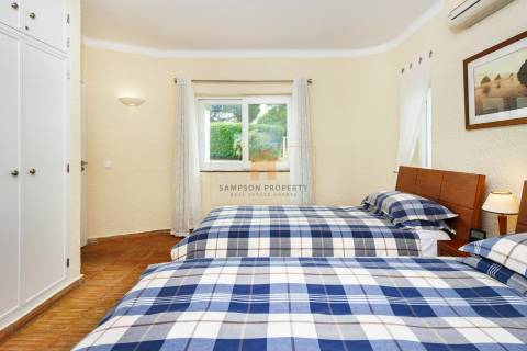 Moradia renovada com 3 quartos e piscina aquecida para venda, perto de Carvoeiro e Ferragudo