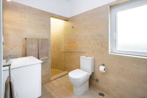 Moradia renovada com 3 quartos e piscina aquecida para venda, perto de Carvoeiro e Ferragudo