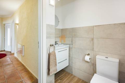 Moradia renovada com 3 quartos e piscina aquecida para venda, perto de Carvoeiro e Ferragudo