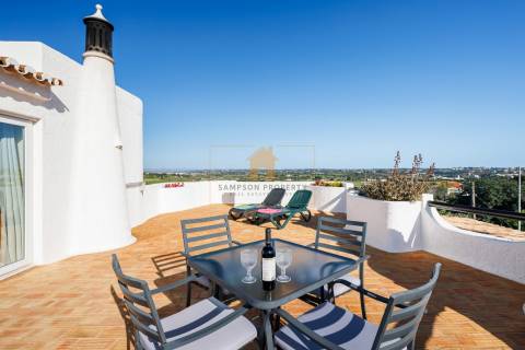 Moradia renovada com 3 quartos e piscina aquecida para venda, perto de Carvoeiro e Ferragudo