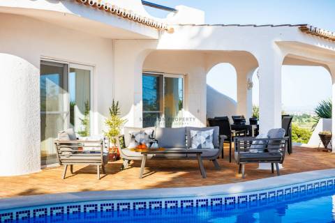 Moradia renovada com 3 quartos e piscina aquecida para venda, perto de Carvoeiro e Ferragudo