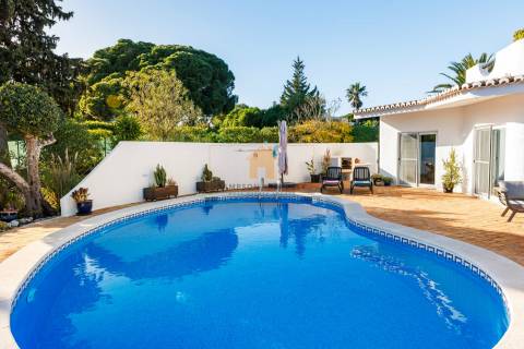 Moradia renovada com 3 quartos e piscina aquecida para venda, perto de Carvoeiro e Ferragudo
