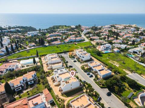 Para venda apartamento T1+1 em Carvoeiro