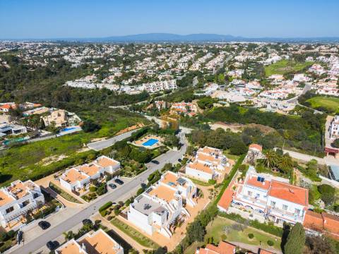 Para venda apartamento T1+1 em Carvoeiro