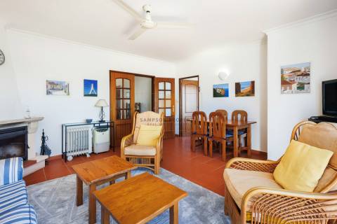 Para venda apartamento T1+1 em Carvoeiro