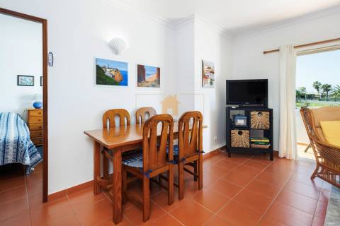 Para venda apartamento T1+1 em Carvoeiro