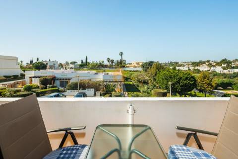 Para venda apartamento T1+1 em Carvoeiro