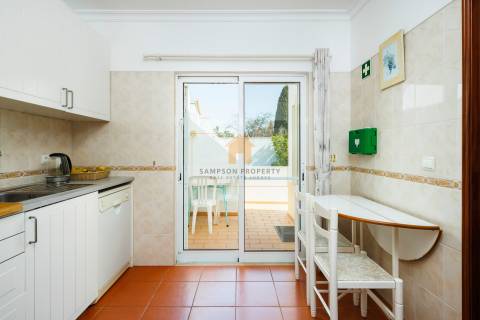 Para venda apartamento T1+1 em Carvoeiro