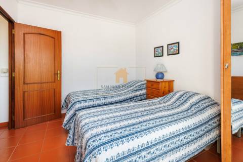 Para venda apartamento T1+1 em Carvoeiro