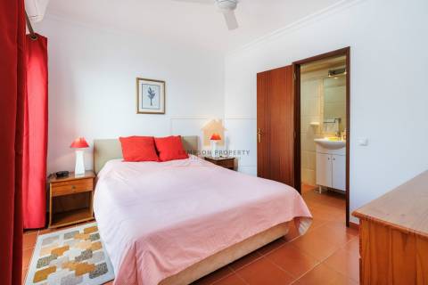 Para venda apartamento T1+1 em Carvoeiro