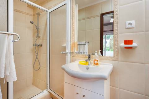 Para venda apartamento T1+1 em Carvoeiro