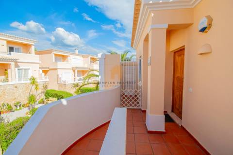 Para venda T1 de luxo, remodelado, com vista mar em Carvoeiro no Clube Golfemar