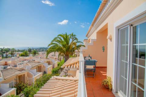 Para venda T1 de luxo, remodelado, com vista mar em Carvoeiro no Clube Golfemar