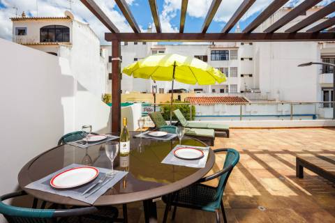 Para venda em Carvoeiro, moradia com piscina privada apenas a 250m da praia