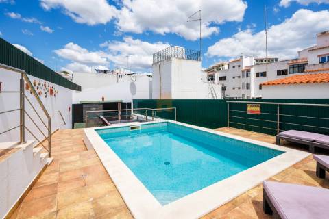 Para venda em Carvoeiro, moradia com piscina privada apenas a 250m da praia