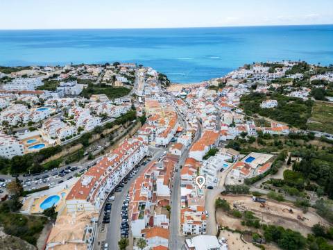 Para venda em Carvoeiro, moradia com piscina privada apenas a 250m da praia