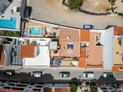 Para venda em Carvoeiro, moradia com piscina privada apenas a 250m da praia