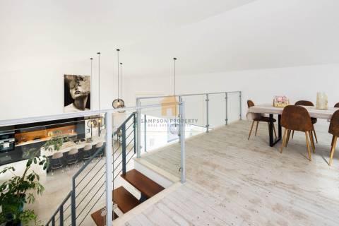 Para Venda – Impressionante Moradia Contemporânea de Quatro Quartos com Piscina Aquecida