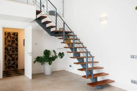 Para Venda – Impressionante Moradia Contemporânea de Quatro Quartos com Piscina Aquecida