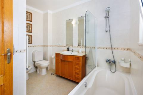 Moradia com 2 quartos e piscina privada para venda em Ferragudo