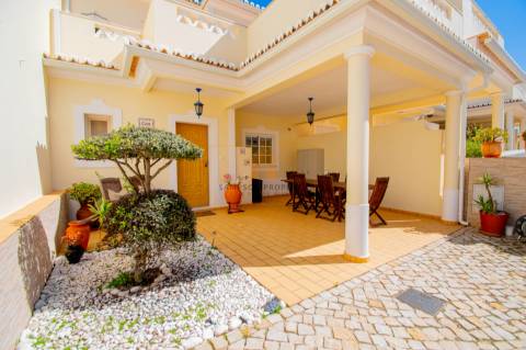 Moradia com 2 quartos e piscina privada para venda em Ferragudo