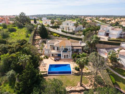 Encantadora moradia com 3 quartos para venda em Vale da Pinta, Carvoeiro