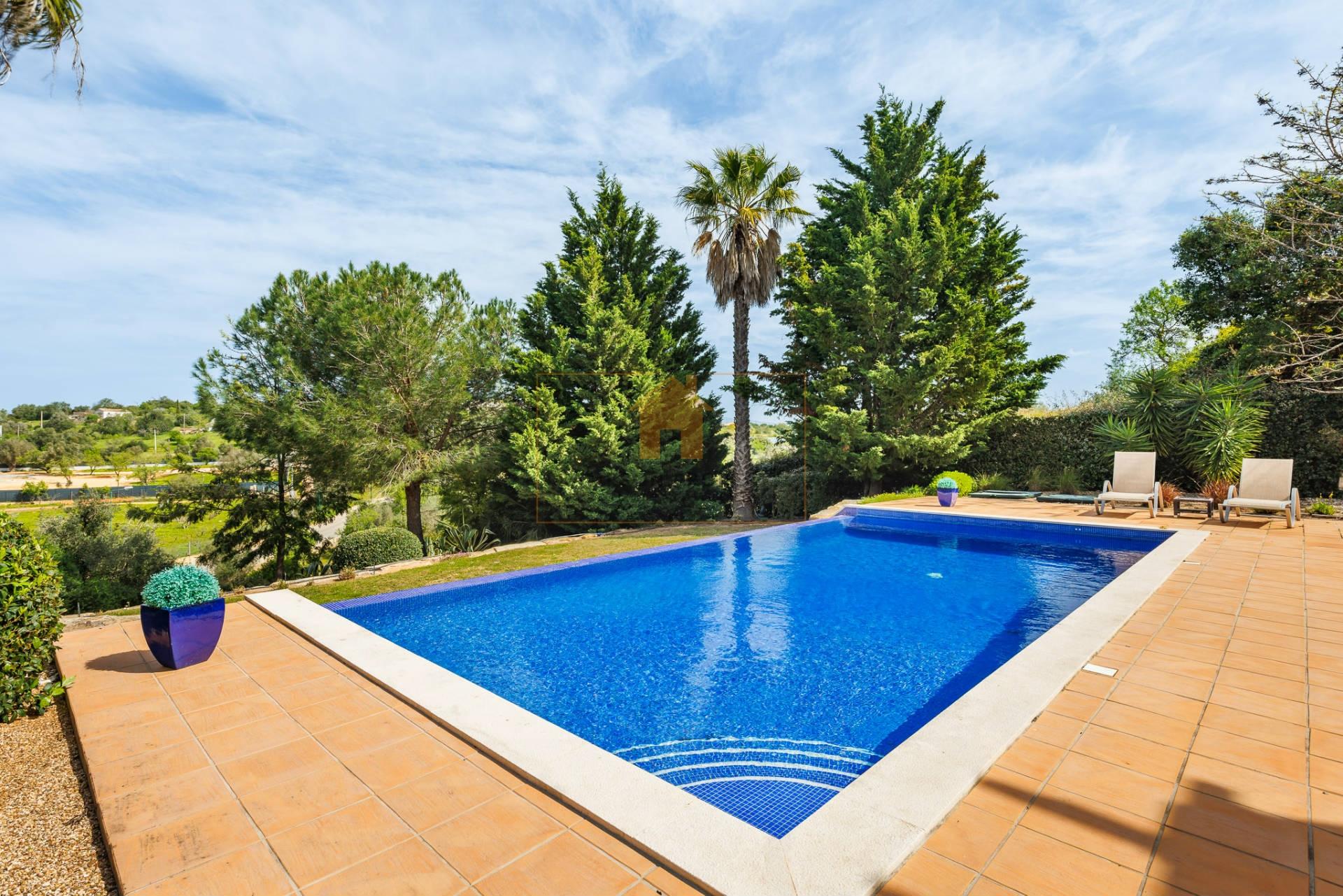 Encantadora moradia com 3 quartos para venda em Vale da Pinta, Carvoeiro