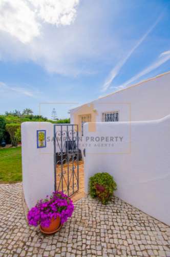 Para venda na Quinta do Paraíso, Carvoeiro moradia com 3 quartos, piscina, garagem e jardim