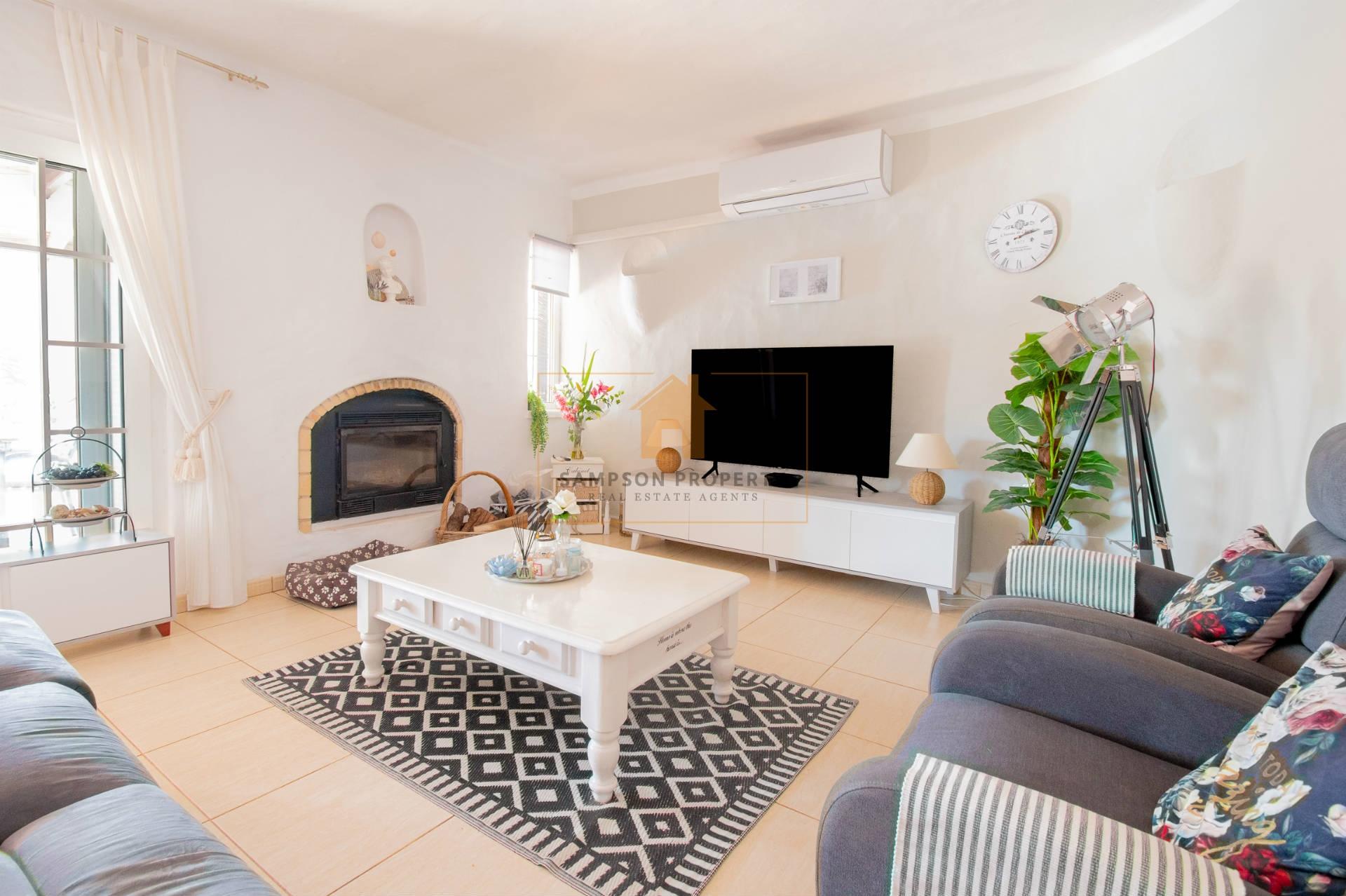 Para venda na Quinta do Paraíso, Carvoeiro moradia com 3 quartos, piscina, garagem e jardim