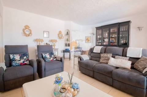 Para venda na Quinta do Paraíso, Carvoeiro moradia com 3 quartos, piscina, garagem e jardim