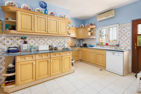 Para venda em Carvoeiro, moradia com 4 quartos, garagem e piscina